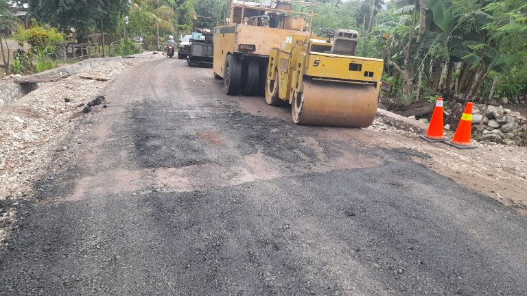 Waduh! Pekerjaan Jalan Tahun 2023 Senilai 3,74 M Di Malaka Baru Diaspal Sepotong