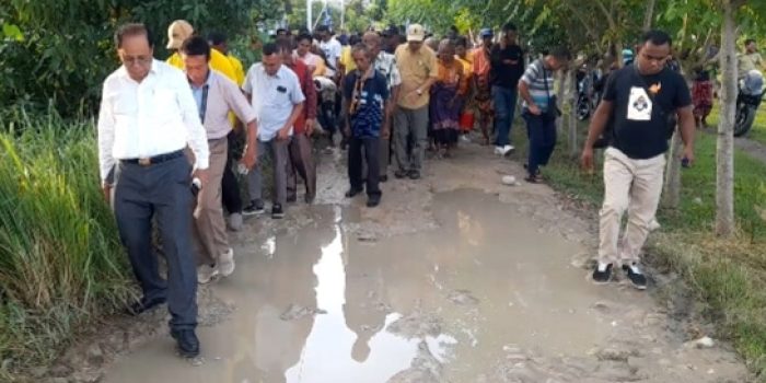 Berjalan Kaki Lewati Jalanan Berlumpur, SBS Dan Pendukung Mendaftar Di PAN