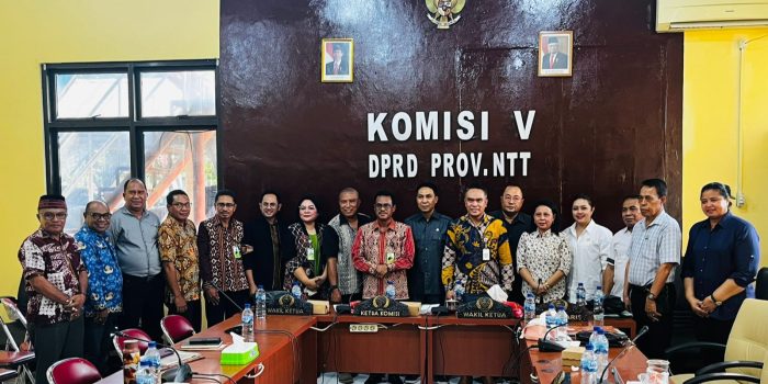 Waket 1 Komisi V DPRD NTT Minta Undana Segera Selesaikan Persoalan Ijazah 126 Wisudawan