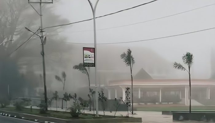 Cuaca NTT 04 Juni: Kabut Asap Di Manggarai Raya Hingga Hujan Petir Di Nusa Kenari